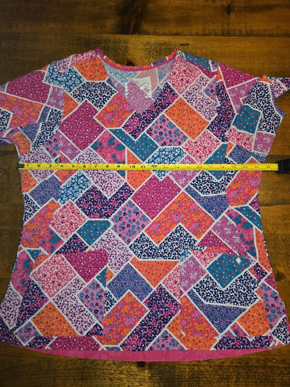 Vera Bradley womens scrub top, sz L